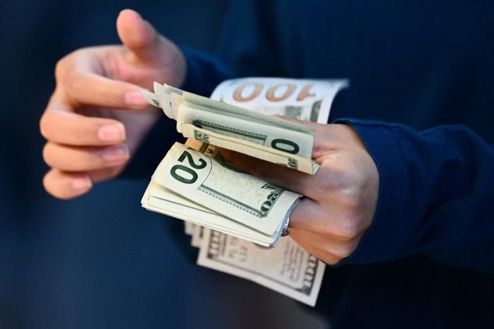 La moneda mexicana avanzaba un 0.13% frente al dólar.