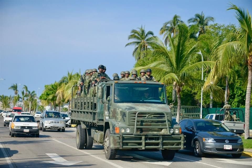 Agentes de Sedena reforzaron Acapulco este martes.