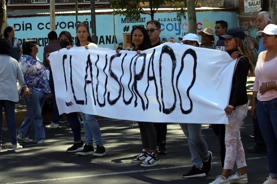 De manera simbólica, los colonos clausuraron las oficinas de Participación Ciudadana.