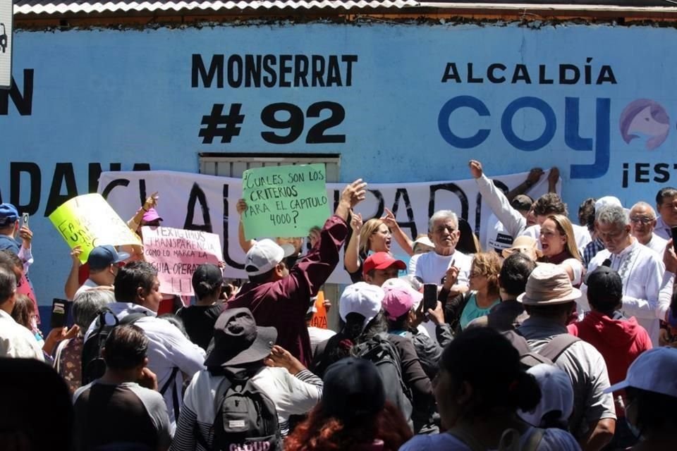 Vecinos de varias colonias de Coyoacán bloquearon el cruce de Eje 10 y Avenida Aztecas.