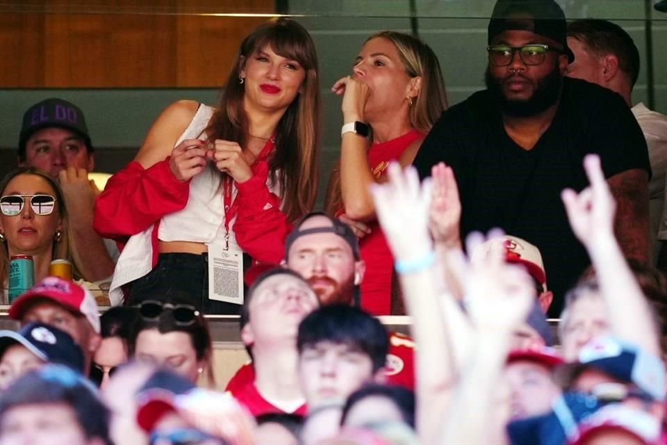 Según datos de varios medios, la audiencia del partido de la NFL donde jugó Travis Kelce, supuesto novio de Taylor Swift, aumentó un 4%.