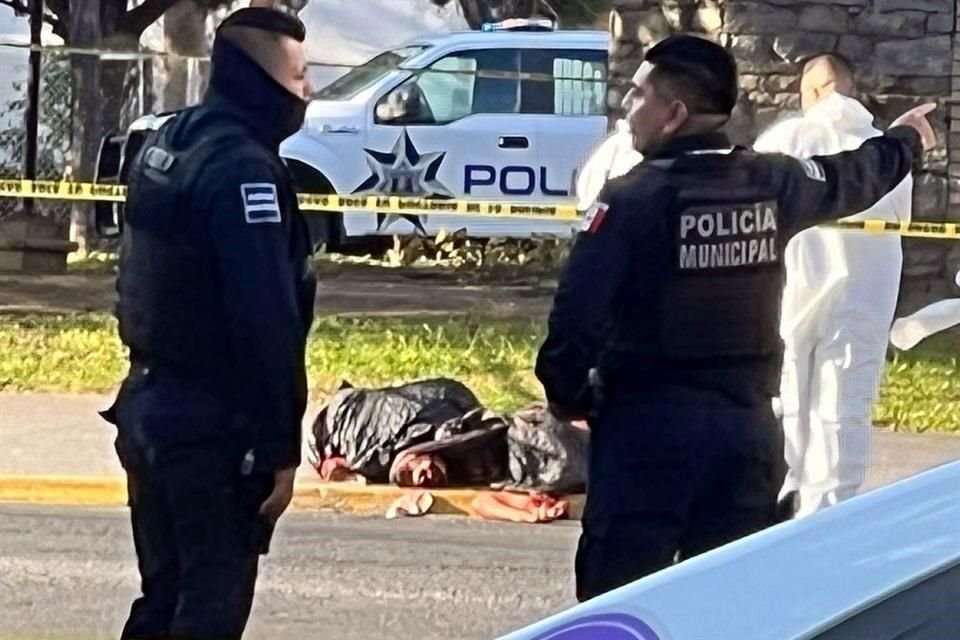 Por la mañana, los restos mutilados de personas fueron tirados en la Ciudad, y por la noche hubo varios ataques a balazos.