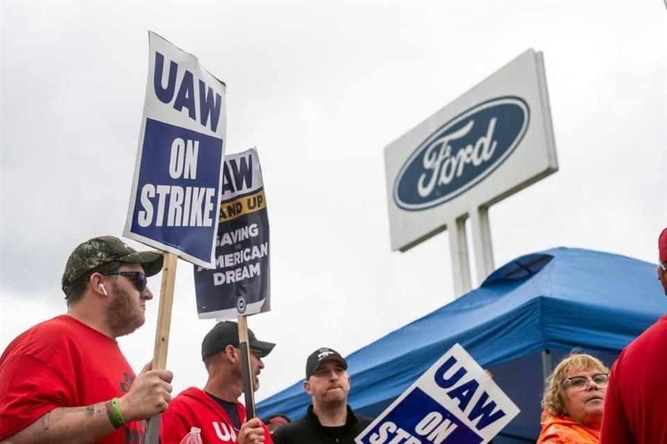 El pasado 15 de septiembre, el UAW inició una huelga en las plantas operadas por General Motors, Stellantis y Ford Motor.