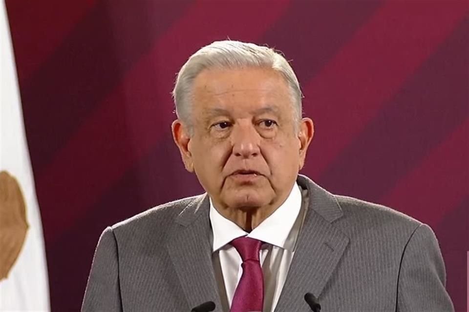 El Presidente en conferencia de prensa.