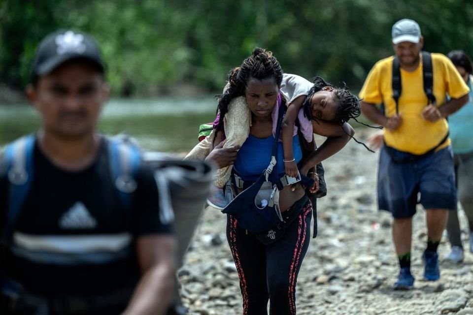 Redes dominantes de coyotes y guías independientes han prosperado gracias a la demanda de una clientela desesperada que busca comenzar una nueva vida en Estados Unidos. 