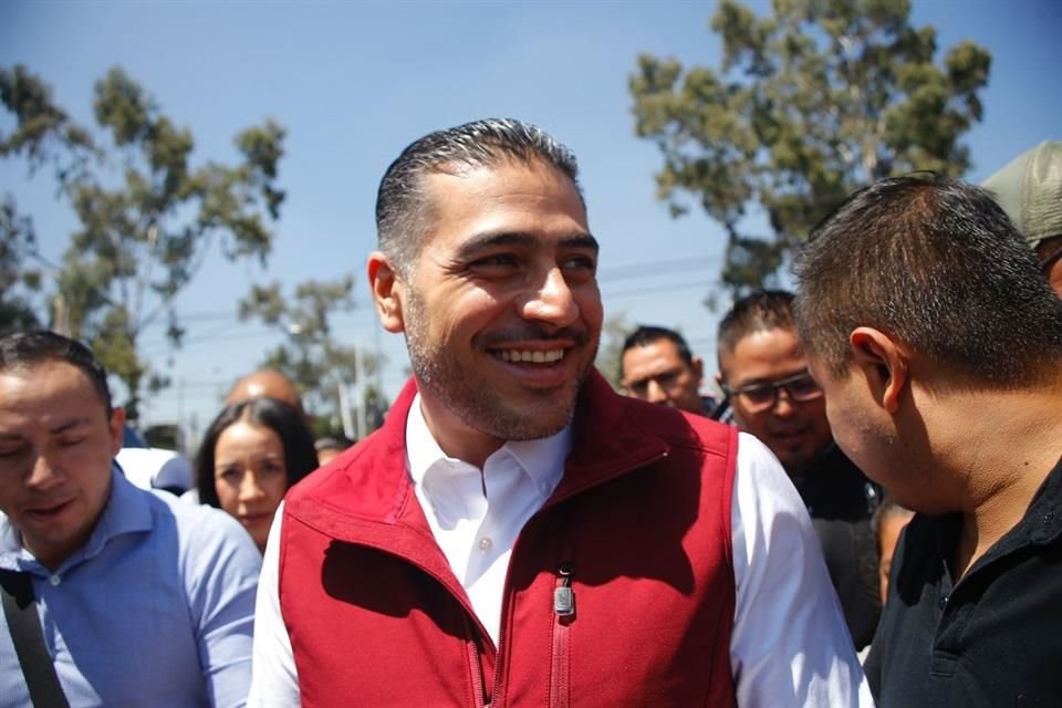 A puerta cerrada, Omar García Harfuch, aspirante a la candidatura por Morena para la Jefatura de Gobierno se reunió con organizaciones de vivienda.