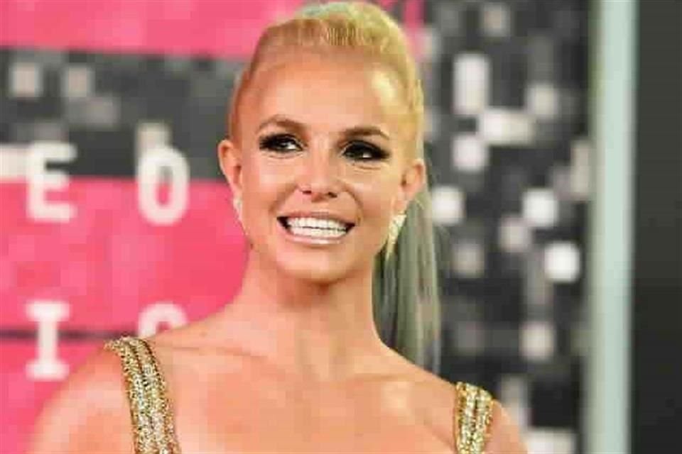 La cantante Britney Spears recibió una visita de la policía tras subir un video en el que estaba bailando con unos cuchillos.
