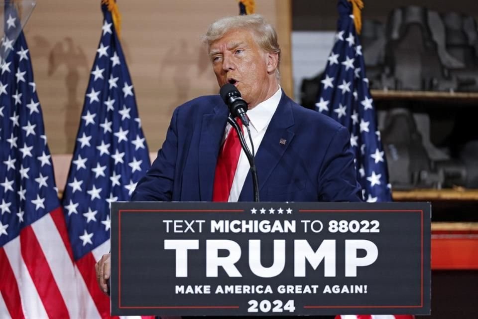 El ex Presidente Donald Trump da un discurso en Clinton Township, Michigan, el 27 de septiembre de 2023.