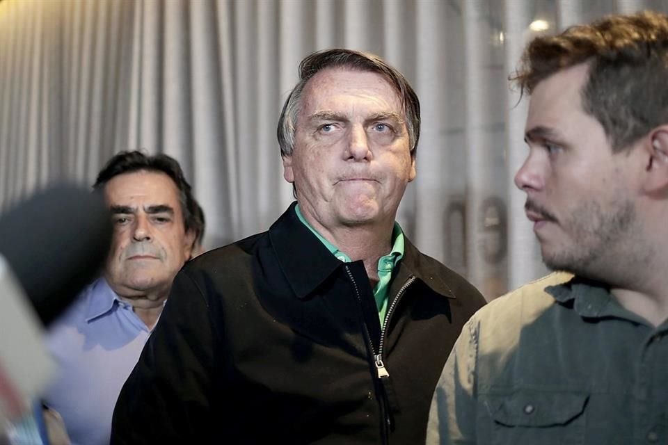 El Tribunal Supremo Electoral de Brasil mantuvo la inelegibilidad del ex Presidente Jair Bolsonaro.