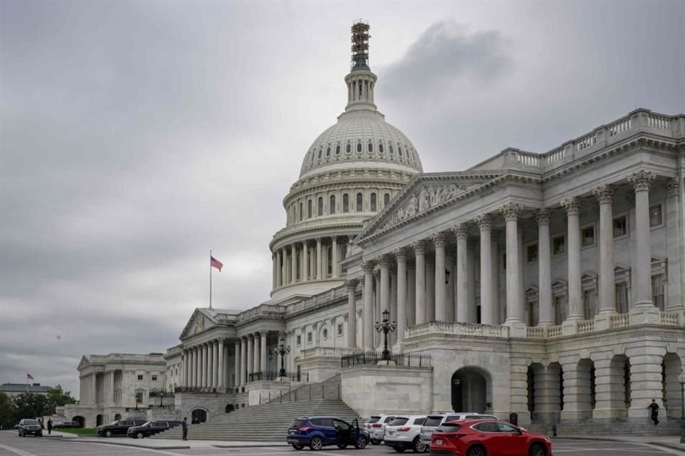 Negociadores en Senado de EU esperan dar a conocer mañana iniciativa de Ley que faculta a Biden a expulsar a solicitantes de asilo a México.