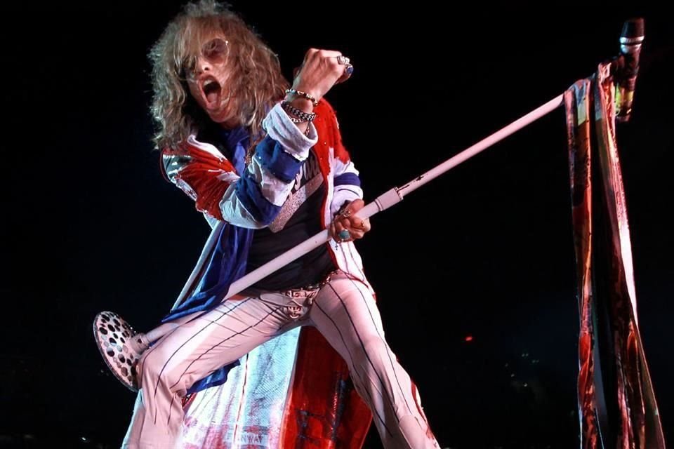 Steve Tyler, vocalista de la banda Aerosmith, tiene fractura de laringe lo que ha provocado que la gira 2023 de la agrupación se retrase.