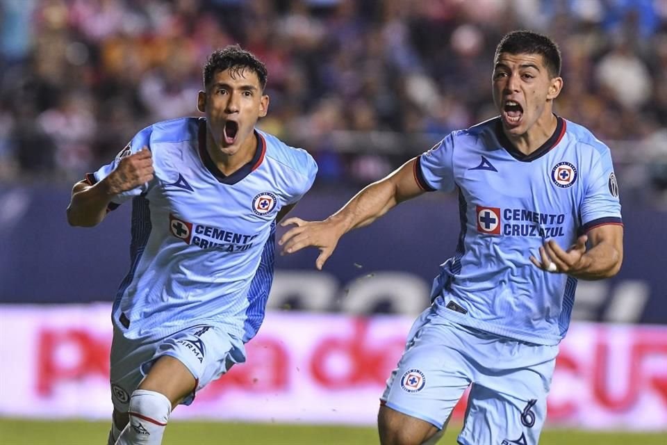 Cruz Azul salió del fondo de la tabla luego de vencer de visita 2-1 al Atlético de San Luis, que podría perder el liderato con América o Tigres.