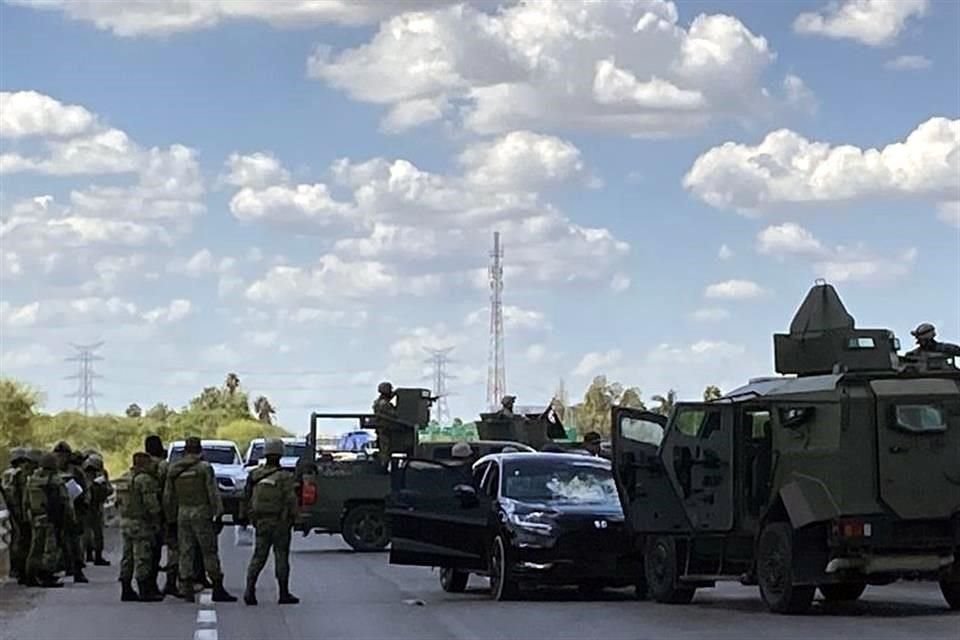 Los estruendos de bala se reportaron en redes minutos antes de las 14:00 horas.