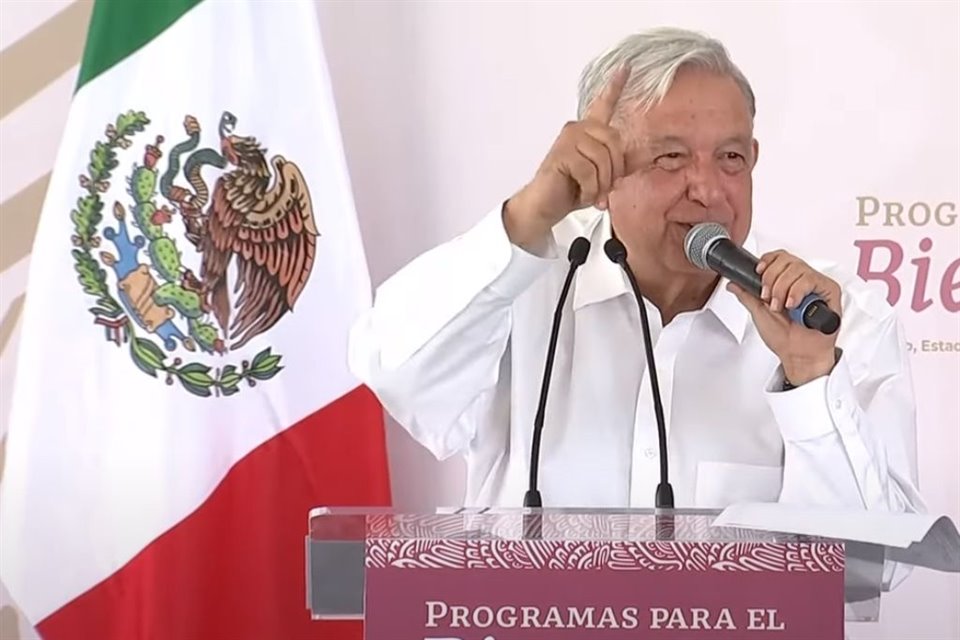 El Presidente López Obrador dijo con la voz quebrada que, ante su inminente salida del Gobierno el año próximo, se siente tranquilo, pues hay relevo en la llamada Cuarta Transformación.