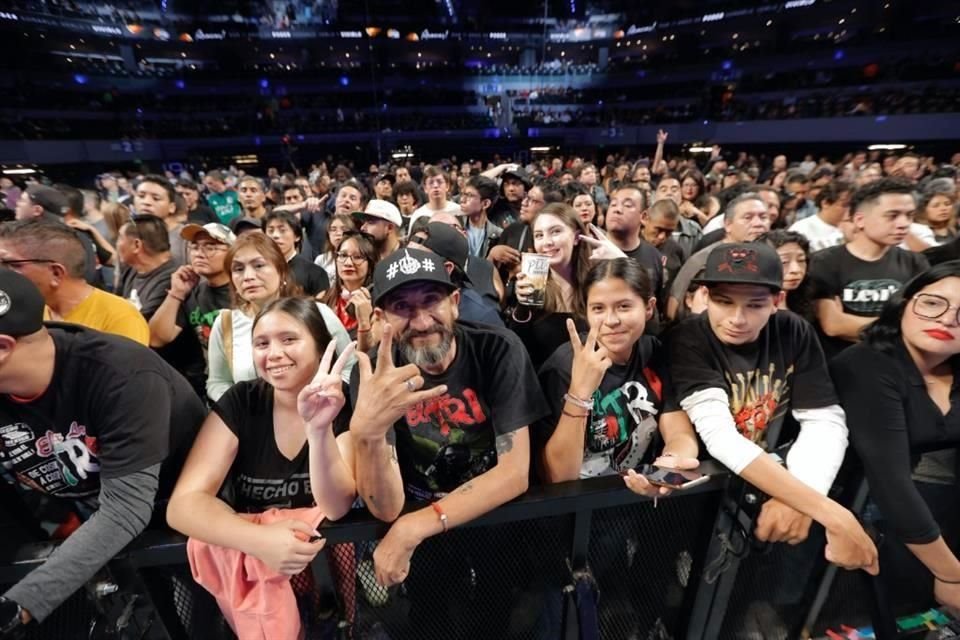 Los fans se reunieron desde temprano para festejar a sus ídolos.