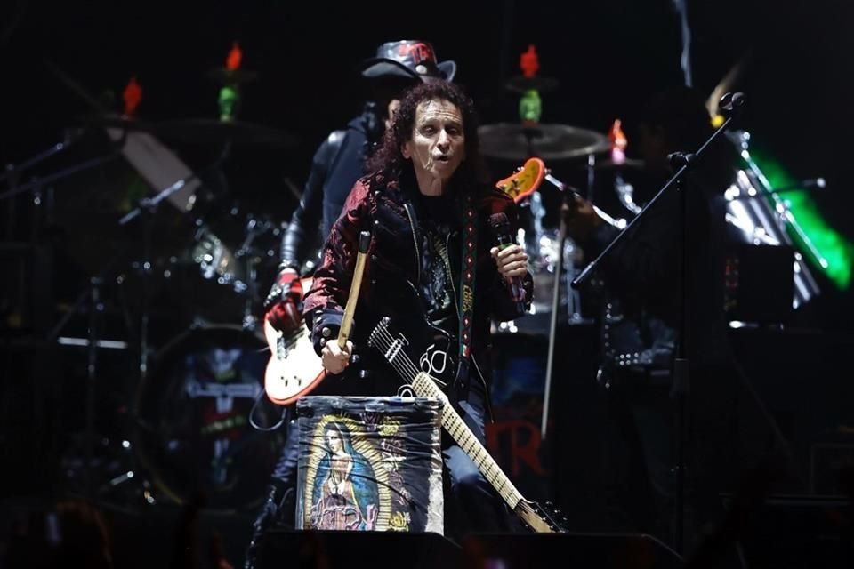 No podía faltar La Virgen de Guadalupe en el show.