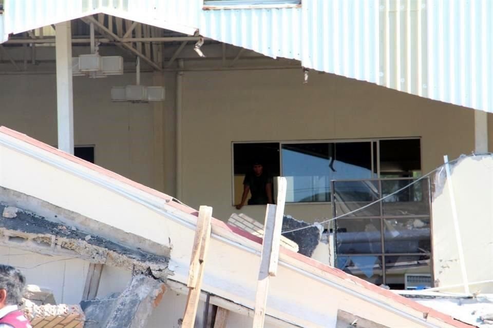 El derrumbe del techo y paredes de la iglesia dejó ayer 62 personas atrapadas, de las cuales 52 fueron hospitalizadas.