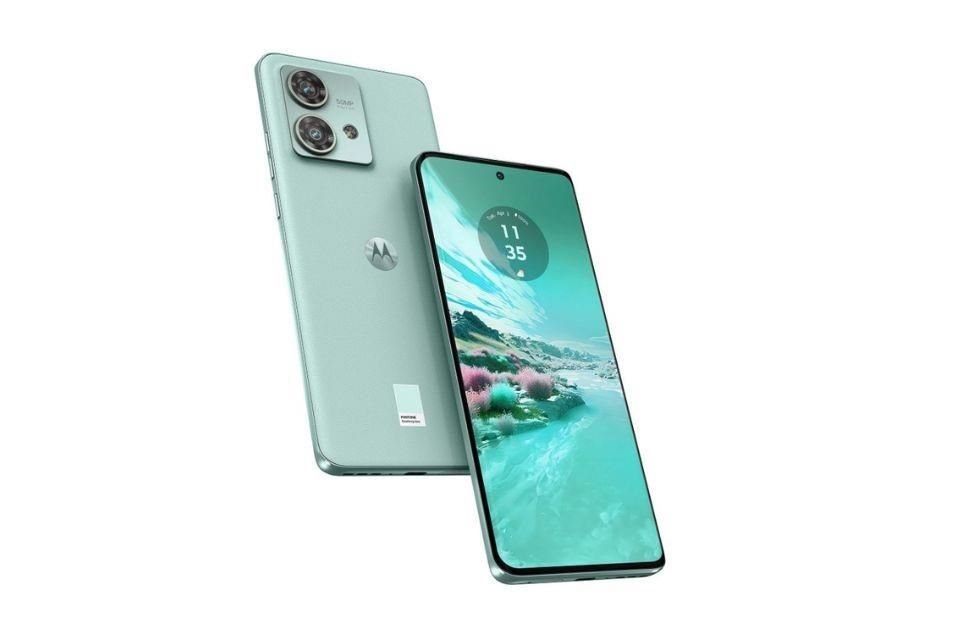 Motorola Edge 40 Neo presume un diseño ultra delgado y cuero vegano en su parte posterior.