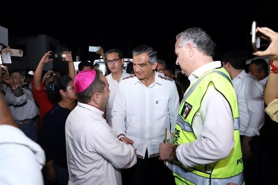 Al Gobernador mostró su solidaridad con la iglesia Católica.