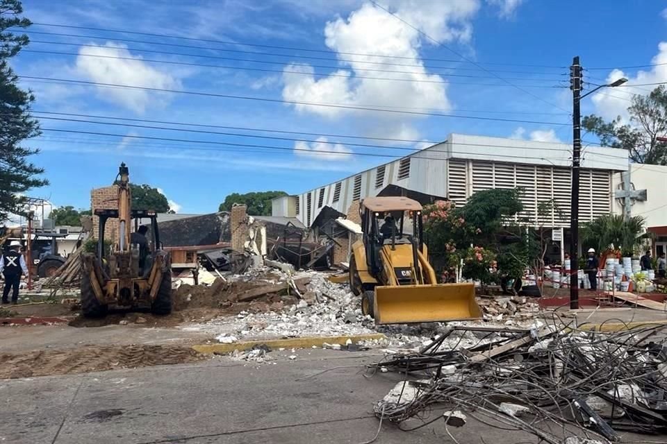 A partir de las 9:00 horas aceleraron los trabajos coordinados para retirar escombros.