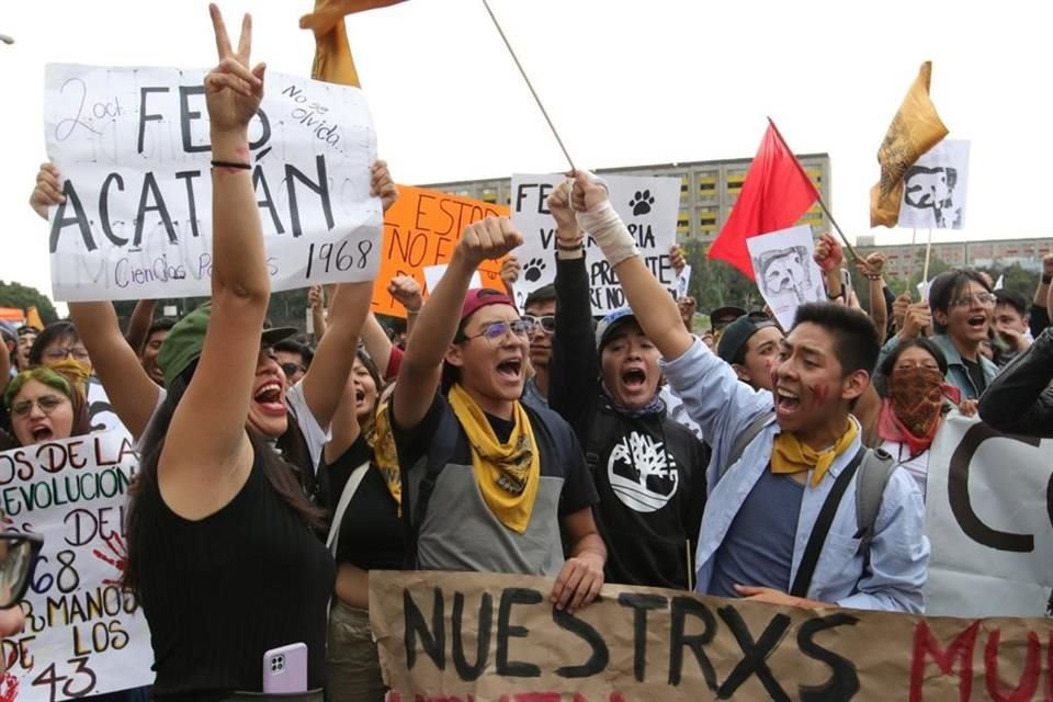 La manifestación salió de la Plaza de las Tres Culturas rumbo al Zócalo.