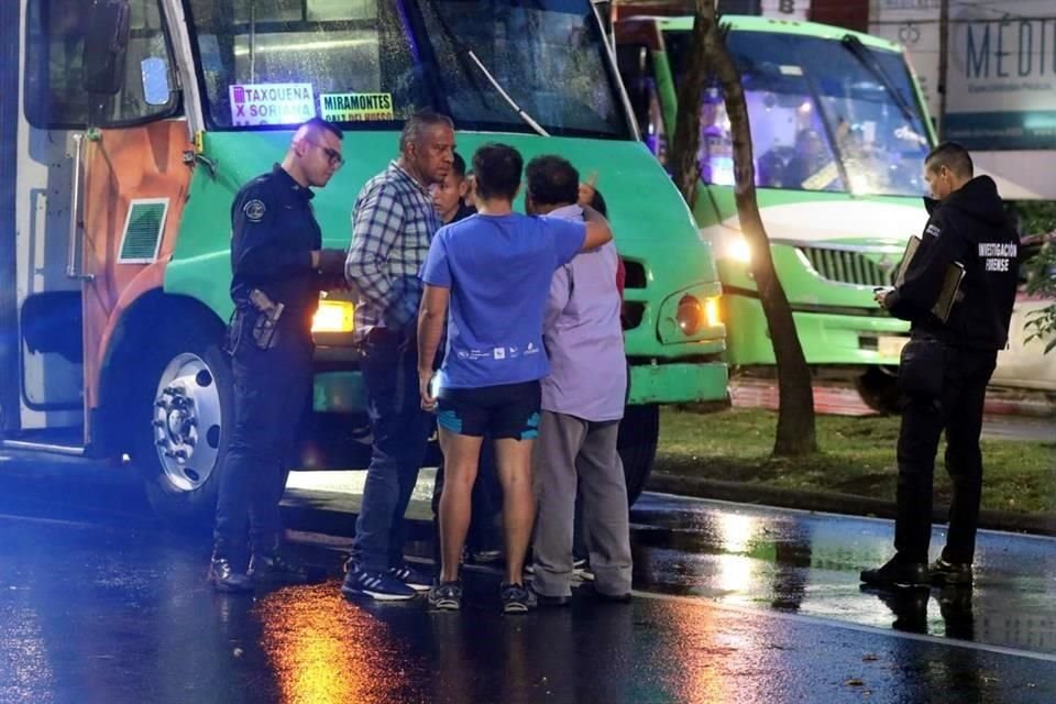 El chofer de la unidad fue detenido en el lugar.