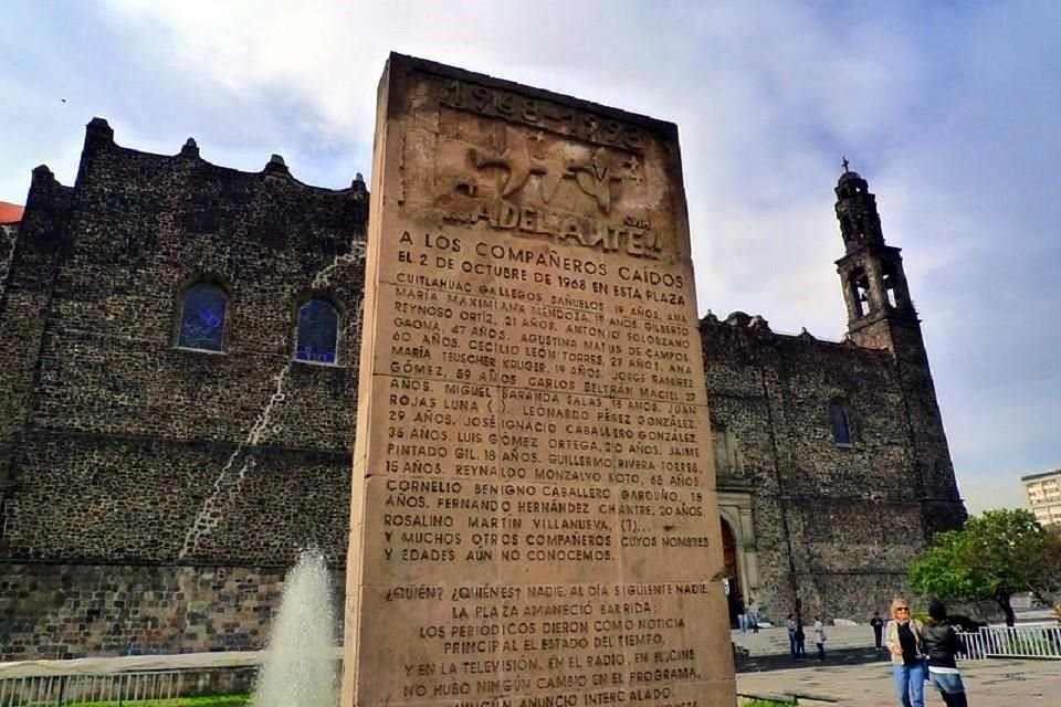 La Estela de Tlatelolco con los nombres de las víctimas de la masacre de 1968, ubicada en la Plaza de las Tres Culturas.