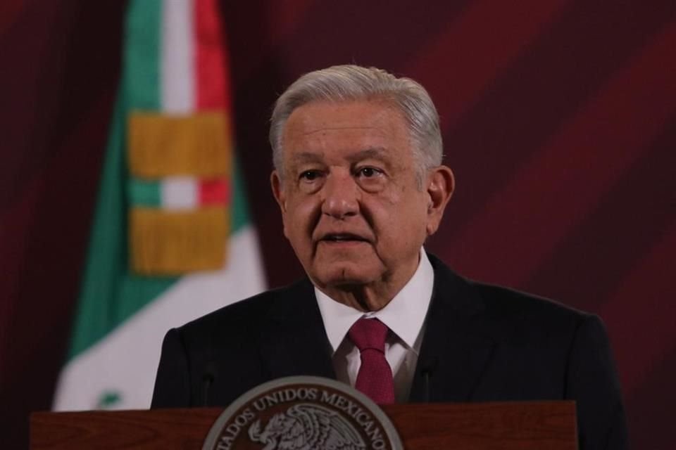 El Presidente en conferencia de prensa.