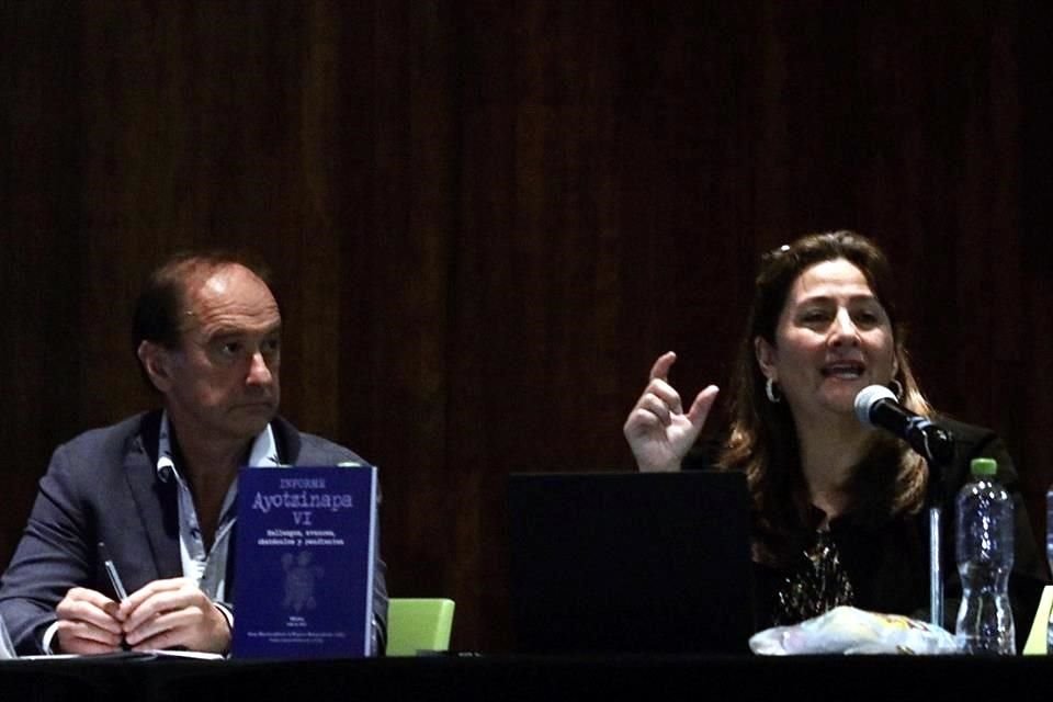 Beristain y Buitrago en la presentación del sexto y último informe de labores del GIEI, en julio pasado.