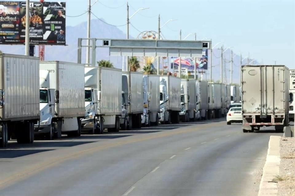 Desde el 18 de septiembre ha disminuido el paso de camiones de carga por los cruces internacionales.