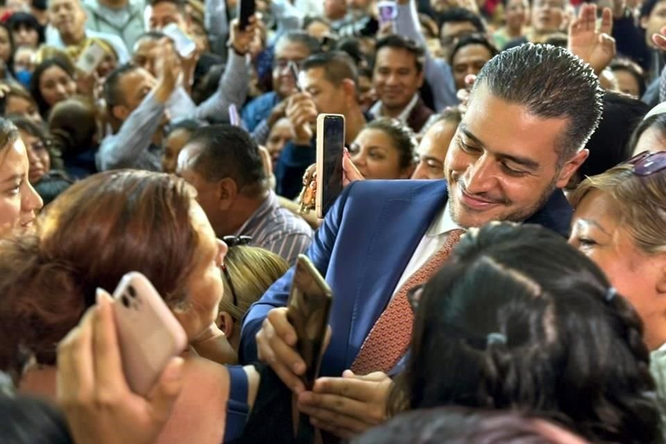 El aspirante a la coordinación morenista en la CDMX, Omar García Harfuch, durante un acto en Iztacalco.