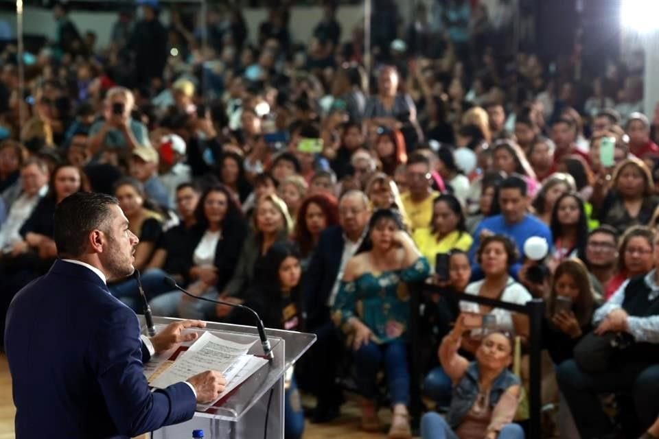 Omar García Harfuch acudió a un evento con simpatizantes ayer en un auditorio de la Alcaldía Iztacalco, en el cual aseguró que se siente seguro durante la gira.