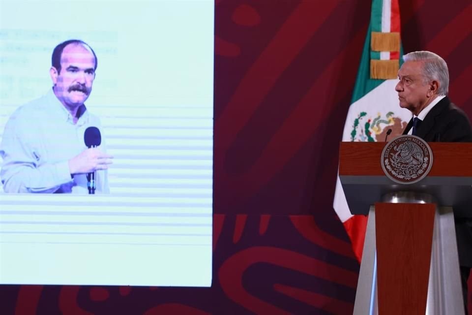 AMLO confirmó que Ruy López es el relevo de Gatell.