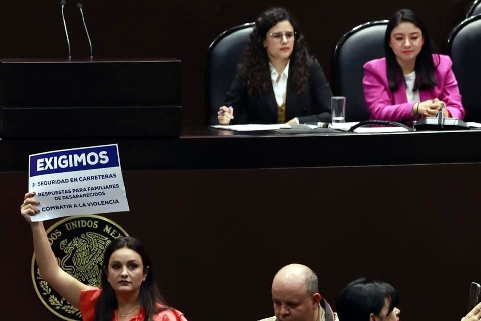 La Secretaria de Gobernación compareció ante diputados como parte de la Glosa del Quinto Informe de Gobierno.