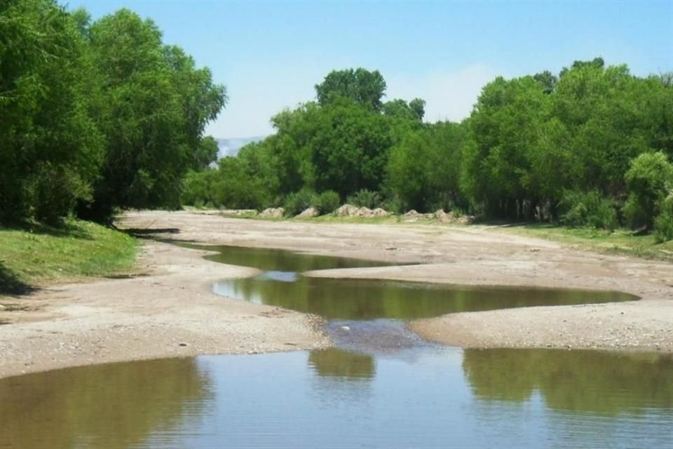 La Semarnat denunció a la empresa de Germán Larrea por el derrame en el Río Sonora. 