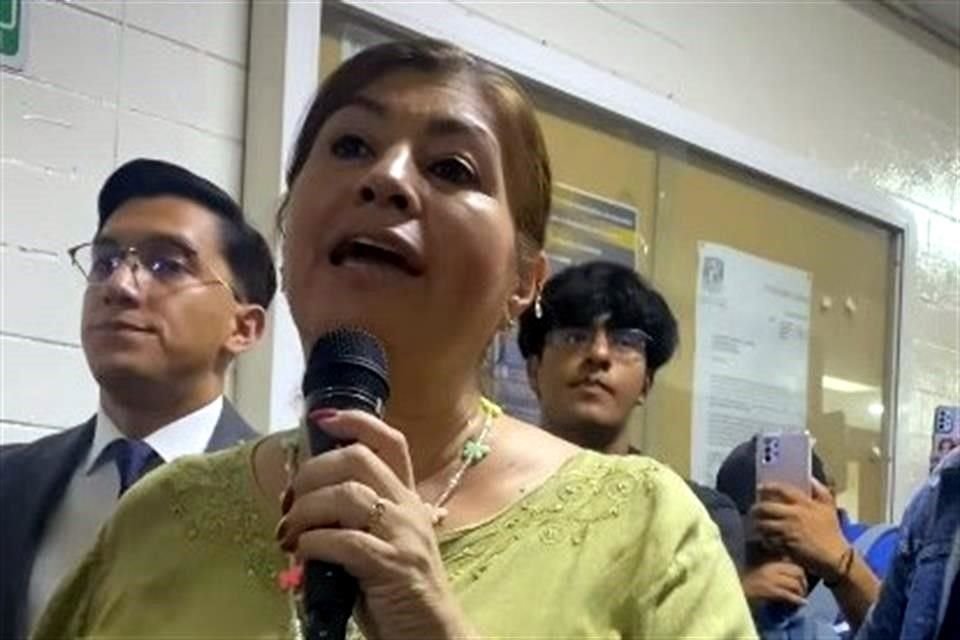 Amada del Carmen Gaytán, Jefa de la Oficina Jurídica de la Facultad de Derecho de la UNAM refirió que las chinches vienen de las casas de los alumnos.