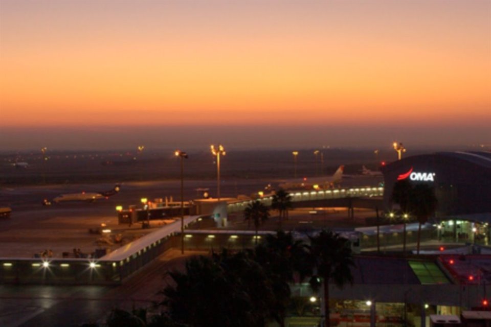 OMA, que maneja el Aeropuerto de Monterrey, fue uno de los grupos afectados por la decisión del Gobierno.