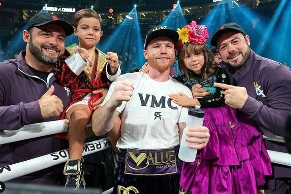 El Alcalde morenista Gonzalo Álvarez Barragán (izquierda) estuvo hace una semana en la pelea de su hermano Saúl 'Canelo' Álvarez, en Las Vegas.