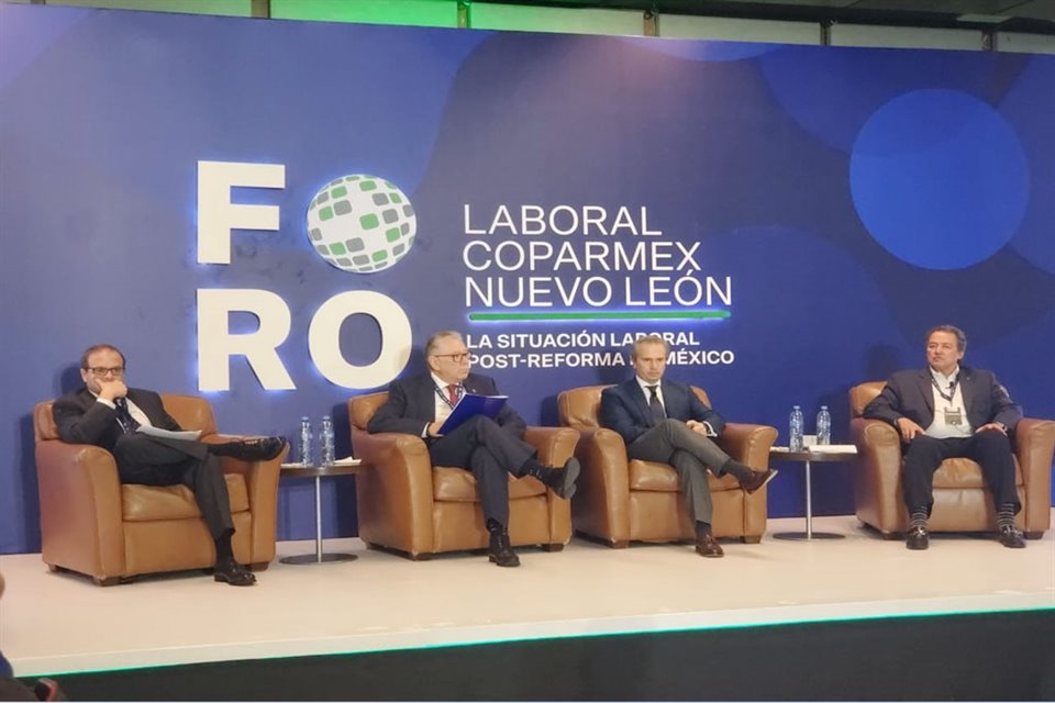 Enrique Munita (de izq. a der.), socio de Munita & Olavarría Abogado; Armando Guajardo, director jurídico de Coparmex NL; Santiago Martínez Méndez, socio de Godoy Córdoba Abogados, y Fernando Yllanes Martínez, del Consejo de Administración de la OIT y director general del Despacho Yllanes Ramos.