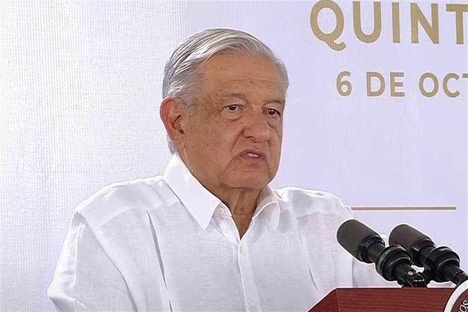 El Presidente en conferencia en Cancún.