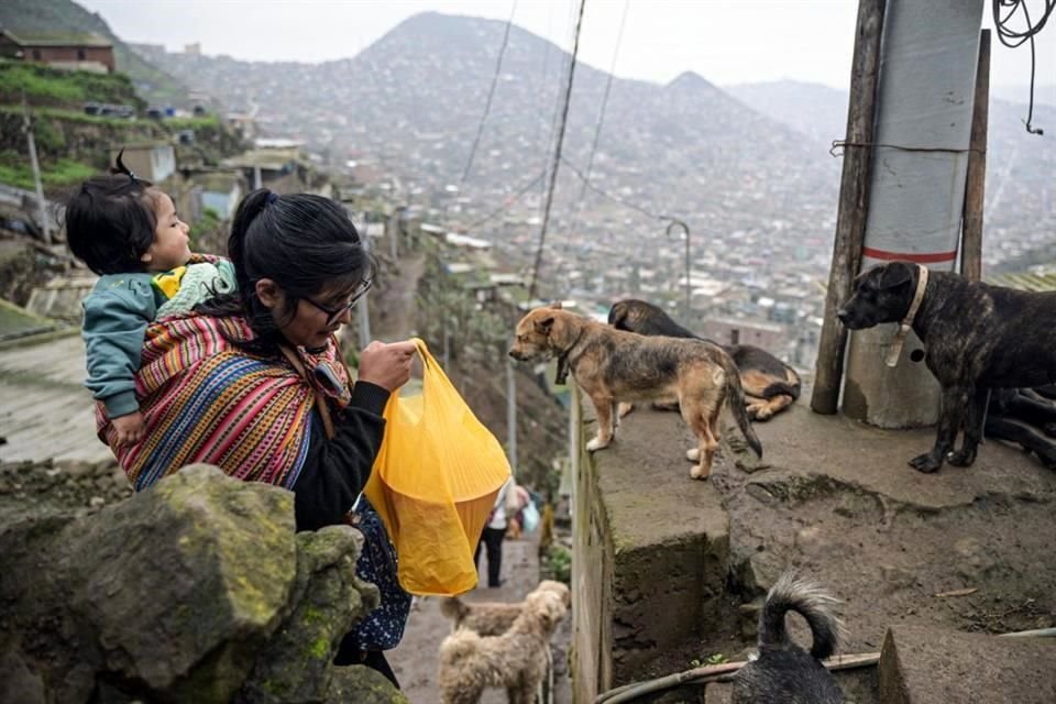 Alrededor de cinco millones de personas enfrentan un inusual corte de agua potable en Lima por mantenimiento de tuberías.