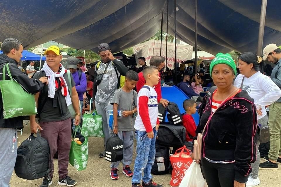 El Gobierno de Oaxaca habilitó una parada de autobuses para que migrantes no se aglomeren calles del centro histórico y terminales de autobuses.