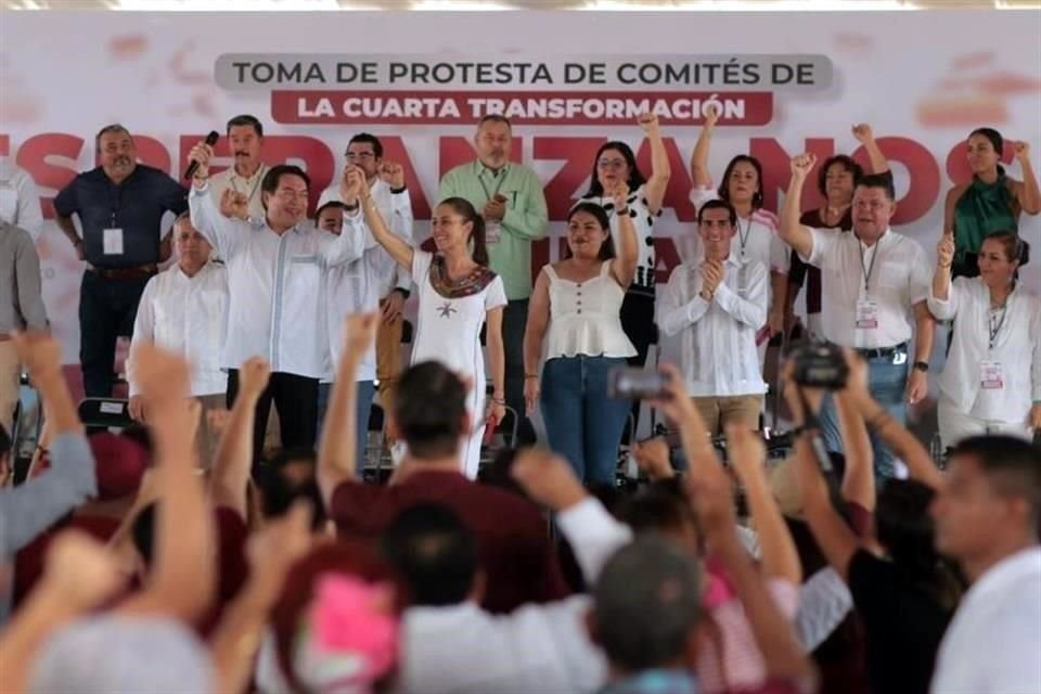 La aspirante presidencial Claudia Sheinbaum encabezó un acto en Manzanillo, Colima.