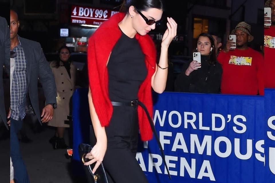 Luis Miguel detuvo su presentación en Nueva York para saludar a la diseñadora Carolina Herrera; Bad Bunny y Kendall Jenner también asistieron al show.