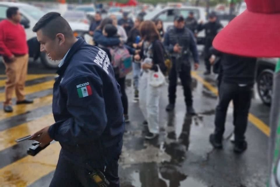 Los jóvenes y el chofer fueron ubicados en la Autopista México-Querétaro.