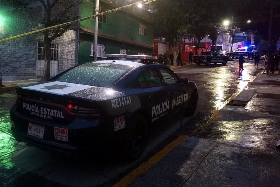 Vecinos escucharon al menos seis detonaciones y al salir encontraron al motociclista muerto.