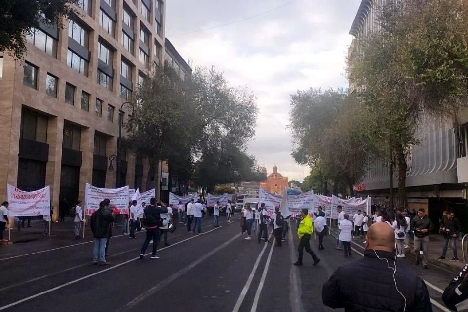 Grupos protestaron por el cierre de madererías en la CDMX.