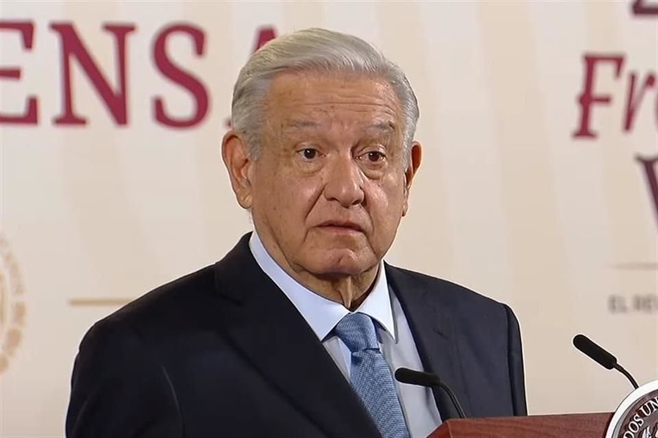 El Presidente en conferencia de prensa.