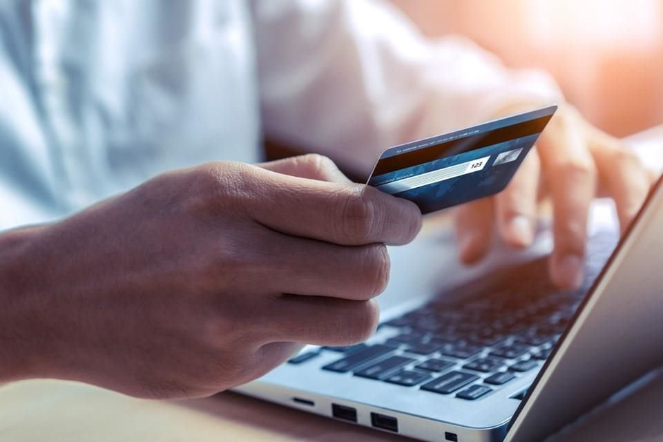 Crece uso de tarjeta de crédito, lanzan Simplicity