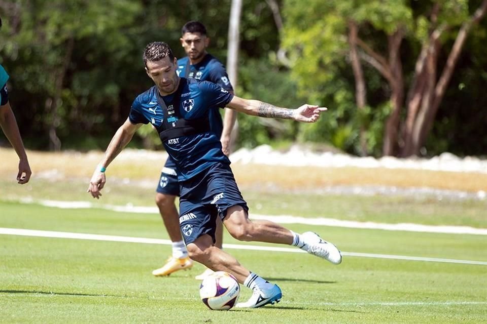 Celso Ortiz confirmó que extendió su contrato por dos años más con Rayados.